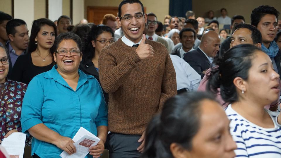 mormones que predican a través de la música