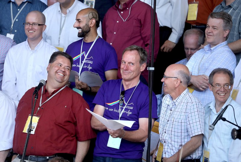 Coro del Tabernáculo Mormón con coro gay