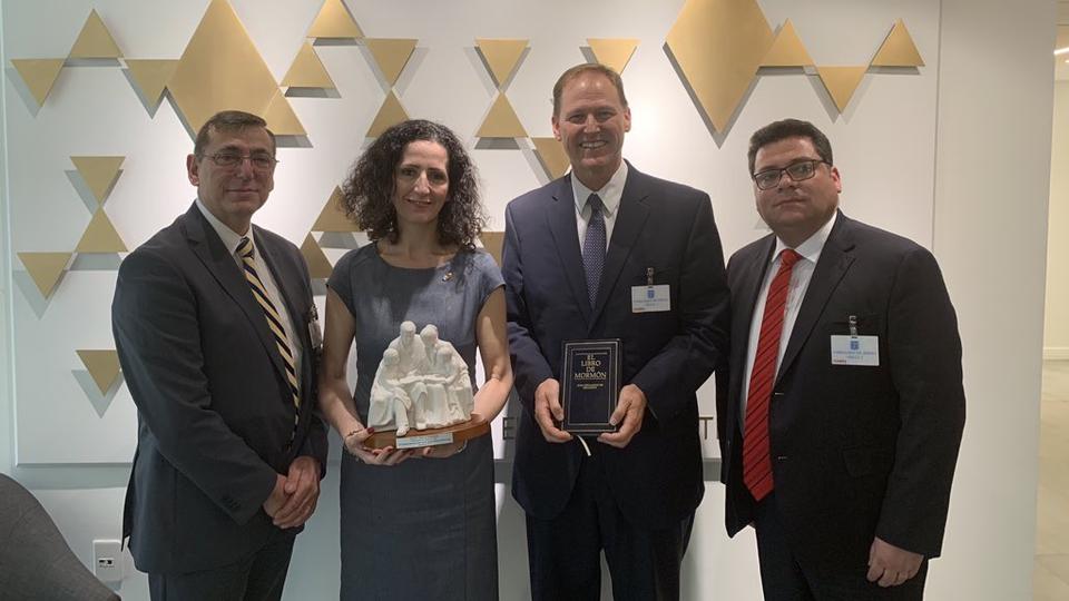 embajadora de Israel en Chile y líderes de la Iglesia de Jesucristo