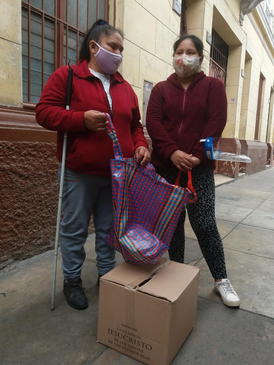 ayuda a las personas ciegas en Perú