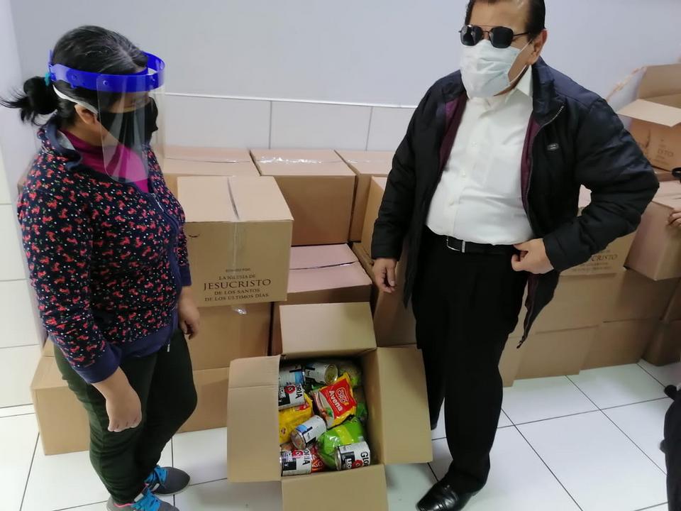 ayuda a las personas ciegas en Perú