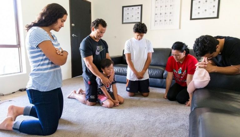 Nuevo estudio muestra como ayudar a los jóvenes a crecer en la religión