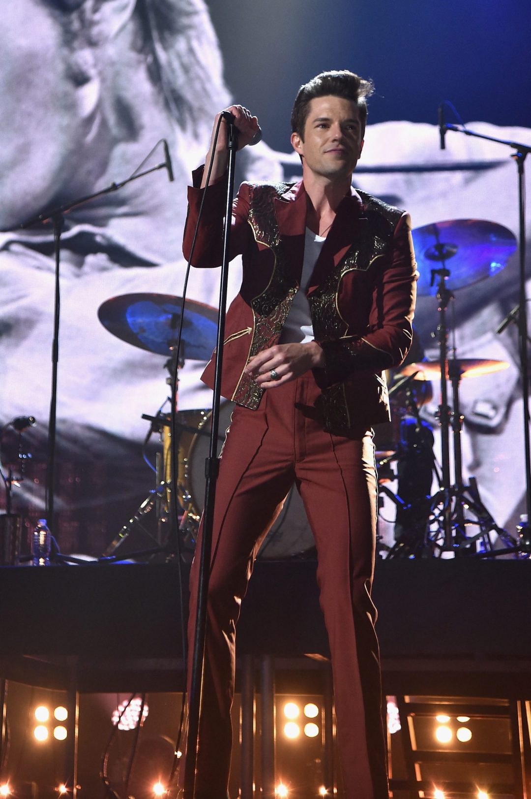 Vocalista de The Killers comparte testimonio sobre por qué es un Santo