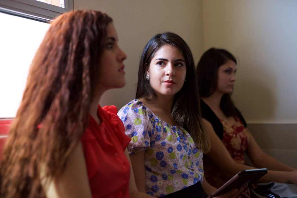 sociedad de socorro; mujeres jóvenes; clases