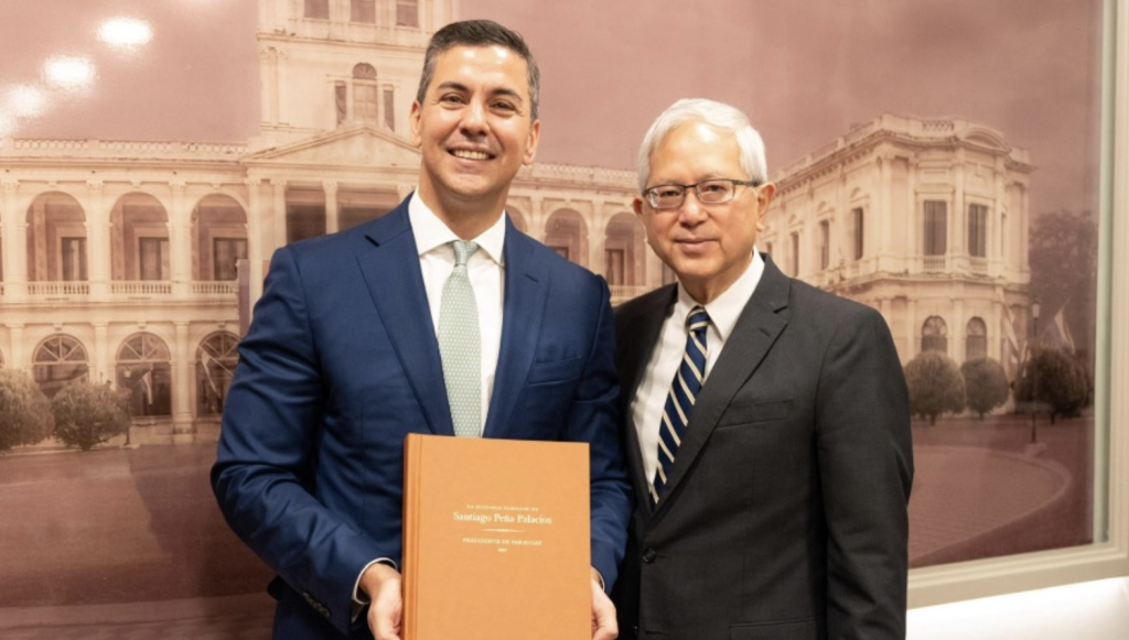 Presidente de Paraguay y élder Gong