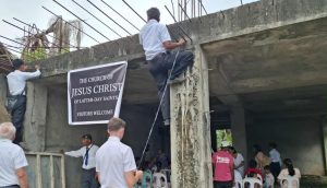 Misioneros convierten una estructura vacía en un centro de reuniones