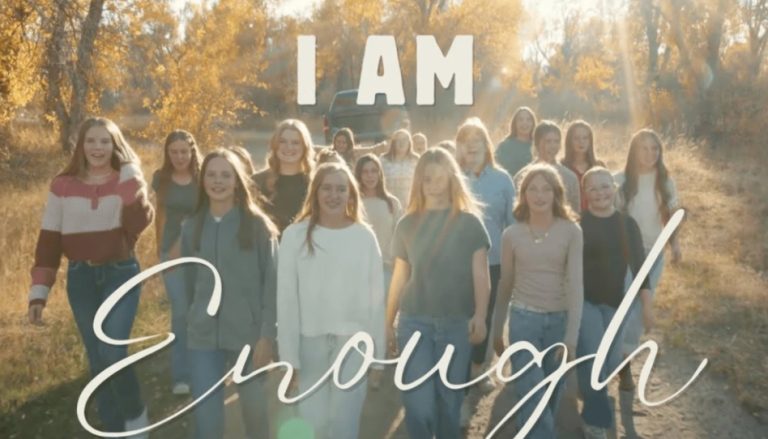 Más de 200 jóvenes de la Iglesia de Jesucristo producen un himno en su campamento