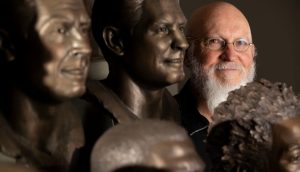 Cómo pasó de ser atleta en BYU a esculpir al presidente Nelson