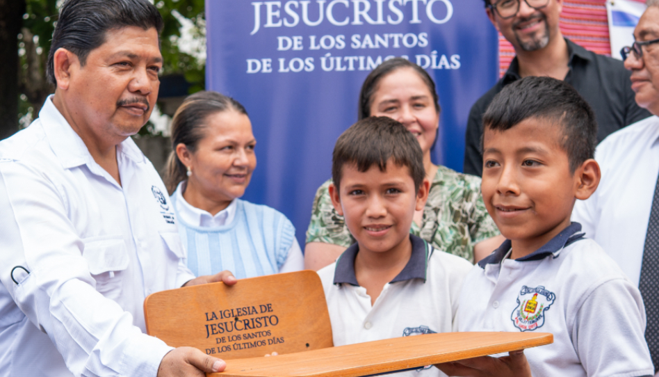 La Iglesia de Jesucristo realiza importante donación para más de 18,000 estudiantes en Centroamérica