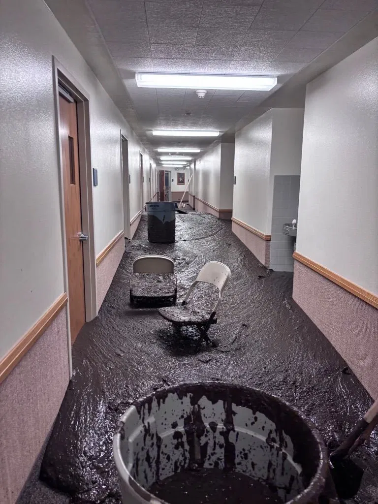 El deslizamiento de tierra cubrió el interior de un centro de reuniones de La Iglesia de Jesucristo de los Santos de los Últimos Días.