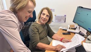 Hermanas se reencuentran al servir la misma misión de servicio