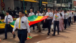 Misioneros participan en desfile por el Bicentenario de Bolivia