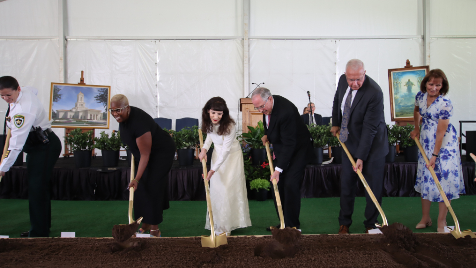 tres templos de la Iglesia de Jesucristo inician su construcción el mismo día