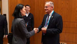 Élder Kearon representa a la Iglesia de Jesucristo en congreso mundial de religiones