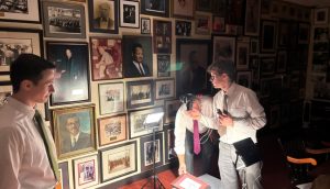 Jóvenes misioneros convierten cientos de fotos históricas en memoria digital