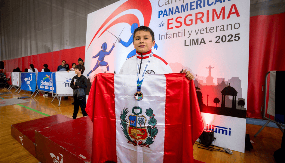 niño Santos de los Últimos Días gana medalla en torneo internacional de esgrima