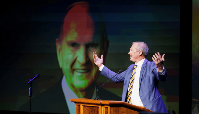 Más de 13,000 estudiantes de BYU cantan “Feliz cumpleaños” al presidente Nelson