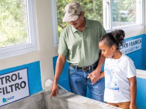 Más de dos mil personas en Honduras y Bolivia reciben agua y abrigo