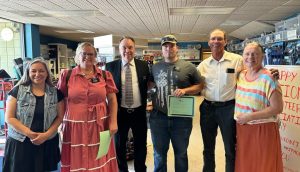 Misionero de servicio es reconocido como «Voluntario del Año»