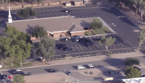 Sujeto fallece tras incidente en un estacionamiento de Iglesia de Jesucristo