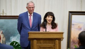 Participa del devocional mundial con el élder y la hermana Andersen