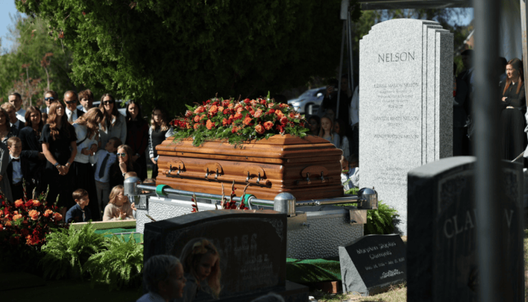 El presidente Nelson es enterrado en el cementerio donde descansan 13 profetas
