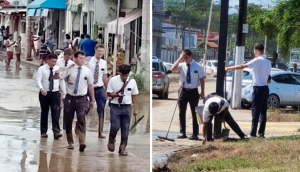 Los primeros en llegar: misioneros sirven en medio del lodo y se vuelven virales