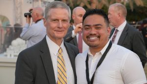 Sin esperarlo, un Santo de los Últimos Días conoce al élder Bednar