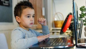 Cinco principios para cuidar a tus hijos frente a los riesgos de la IA