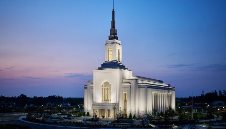 Donde el cielo y la tierra se unen: Un nuevo templo abre sus puertas al público