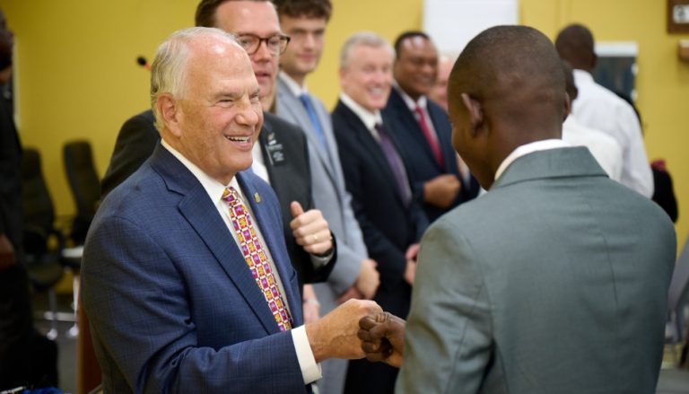 Élder Rasband: “El Señor está cumpliendo Sus promesas en África”