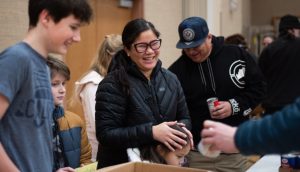La Iglesia de Jesucristo dona 12,000 cenas por Acción de Gracias