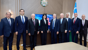 El élder Bednar se reúne con el presidente de esta nación musulmana