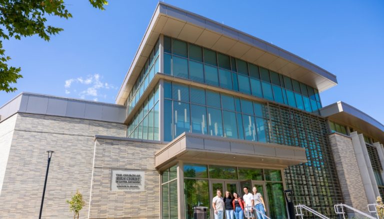 Se abre un nuevo Instituto de Religión en este país