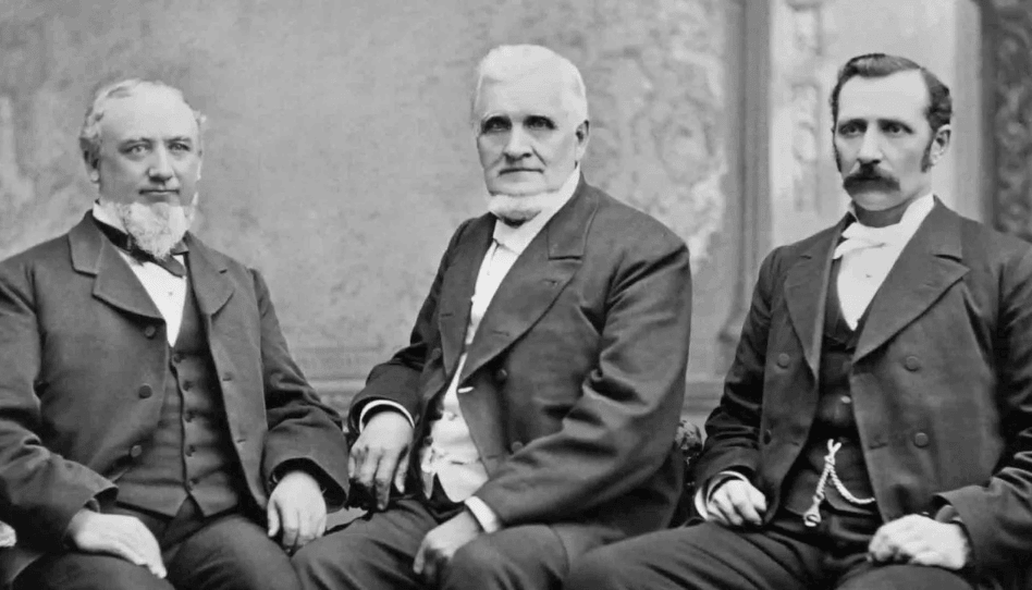 [De izquierda a derecha] La Primera Presidencia presidencia de 1880 a 1887 George Q. Cannon, President John Taylor, and Joseph F. Smith