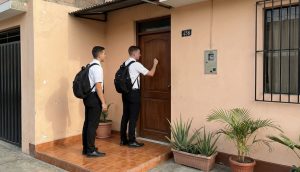 Lo que no ves cuando los misioneros llegan a tu puerta