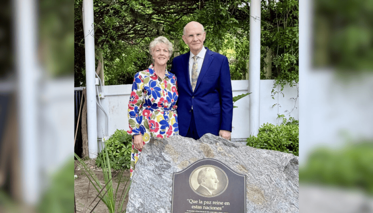 Así fue la emotiva visita del élder Renlund al lugar donde comenzó la obra en Sudamérica
