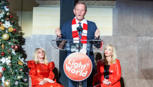 El élder Stevenson inaugura máquinas de donaciones en Estados Unidos