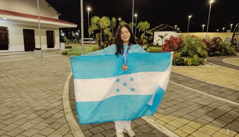 Joven Santo de los Últimos Días gana medalla en campeonato de ajedrez