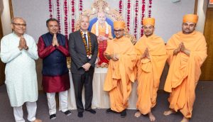 La Iglesia de Jesucristo dona 50 mil dólares para nuevo templo hindú