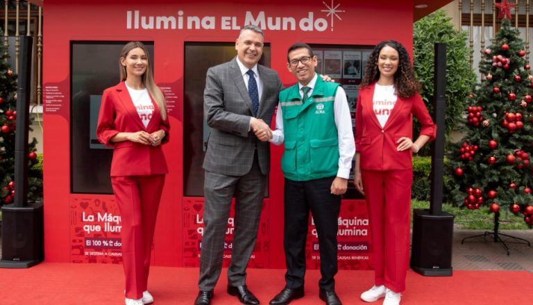 Se inaugura la primera máquina de donación de Ilumina el mundo en Perú