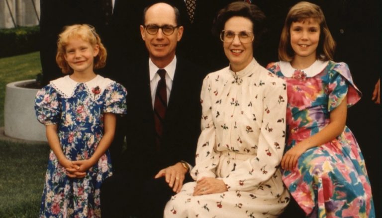 La tierna tradición de servicio de President Eyring con sus hijas