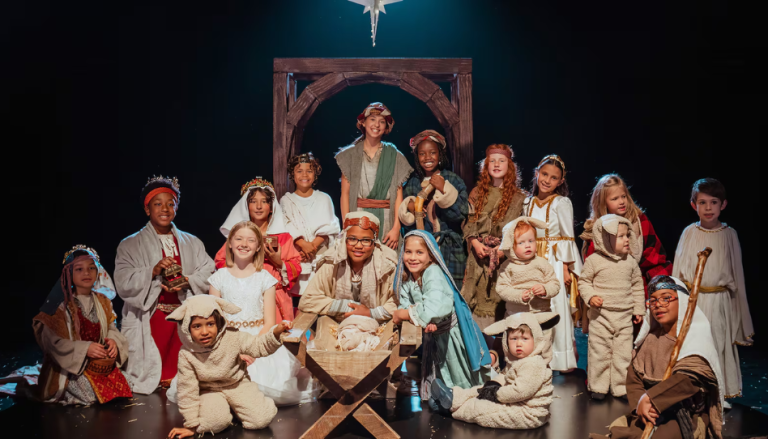 Niños cuentan la Natividad en el video de Ilumina el Mundo 2025