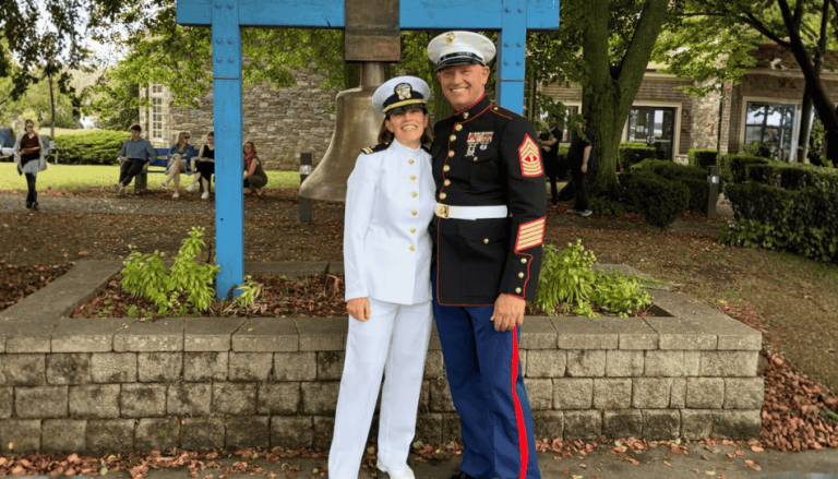 Mujer Santo de los Últimos Días hace historia como la primera capellana naval