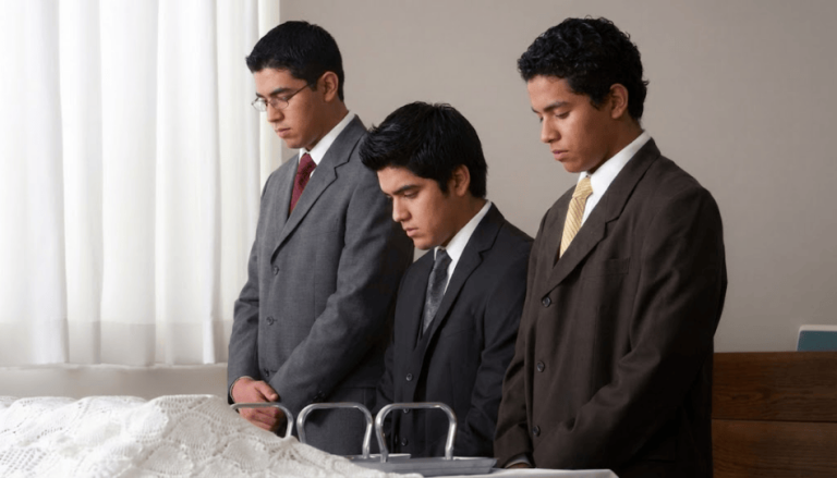 La razón por la que la Santa Cena tiene dos oraciones diferentes