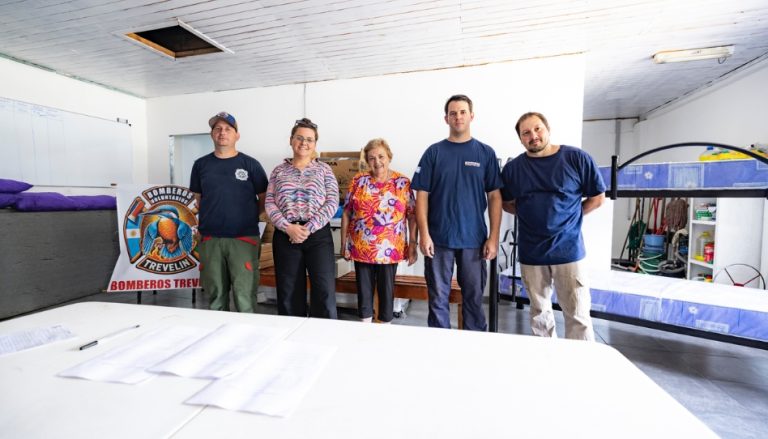 La Iglesia de Jesucristo dona equipamientos a bomberos tras incendios en Argentina