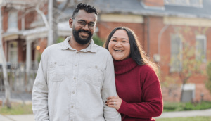 Fue a un bautismo buscando respuestas y encontró a su amor eterno