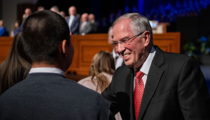 Élder Andersen: Dios tiene un profeta sobre la tierra, hemos oído su voz