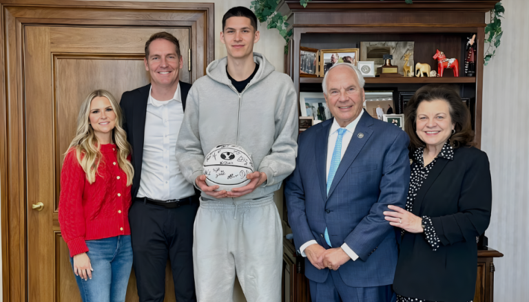 El mensaje que el élder Rasband ofreció a jugador de la NBA antes de su partido