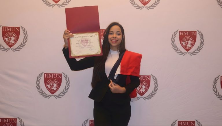 Joven latina Santo de los Últimos Días gana reconocimiento en Harvard